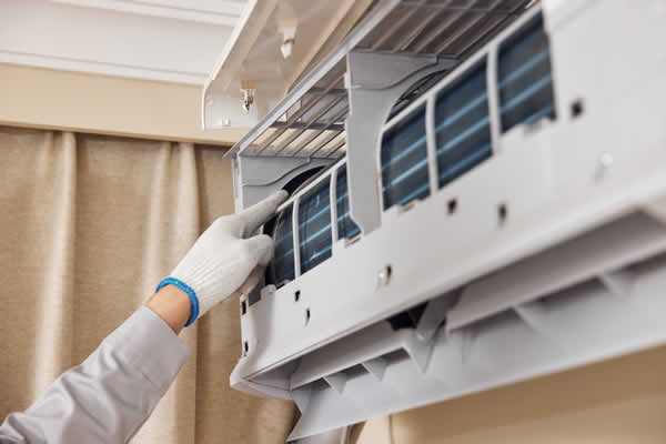 公司主要经营国内、品牌冷暖配件及工程材料